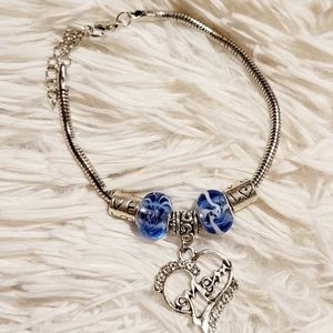 Beads bracelet with Mom charm